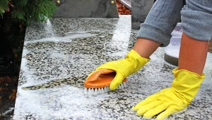 Wystarczy 1 produkt z apteczki. Po mchu i nalocie na nagrobku nie będzie śladu 