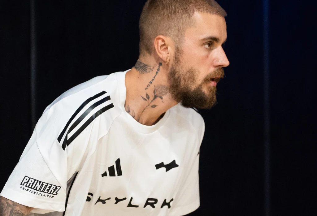 Justin Bieber powrócił z nowym albumem "SWAG" Justin Bieber powrócił z nowym albumem "SWAG"