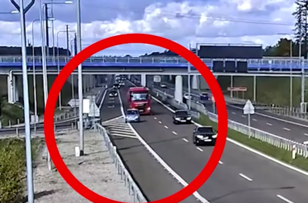 Niebezpieczna sytuacja na S19. Zatrzymał się na drodze ekspresowej. Niebezpieczna sytuacja na S19. Zatrzymał się na drodze ekspresowej.