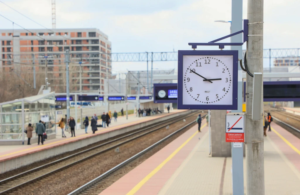 Zmiana czasu powoduje komplikacje m.in. na kolei.