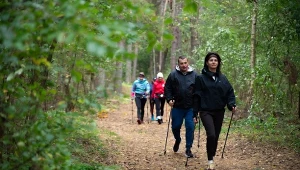 Kiedy nordic walking odchudza najszybciej? Poznaj ważne zasady!