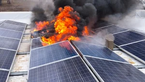 Celowo podpalili 36 paneli słonecznych. Chcieli sprawdzić, co się stanie