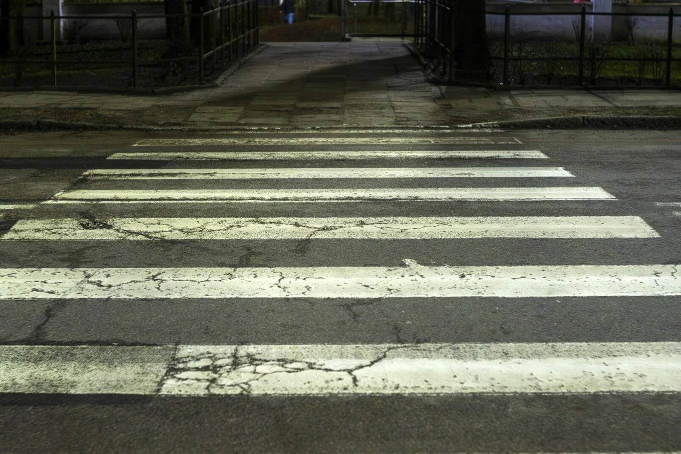 Parkowanie przy przejściu dla pieszych. Pamiętaj o zasadzie 10 m. Przejście dla pieszych.