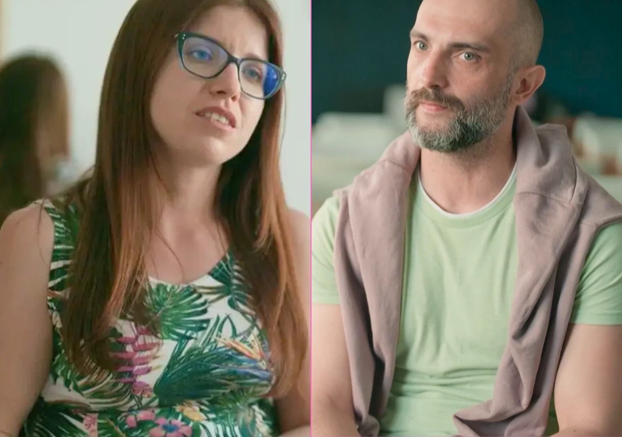 Maciej i Katarzyna ze "Ślubu od pierwszego wejrzenia" Dwie osoby siedzące naprzeciw siebie, kobieta w okularach i letniej sukience o roślinnym wzorze oraz mężczyzna z krótkimi włosami i brodą, ubrany w zieloną koszulkę z narzuconą na ramiona bluzą.