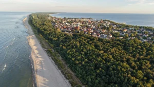 Jak znaleźć miejsce bez tłumów w okolicy morze w majówkę?