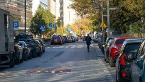 Parkowanie przy przejściu dla pieszych to nie tylko mandat. Auto zniknie