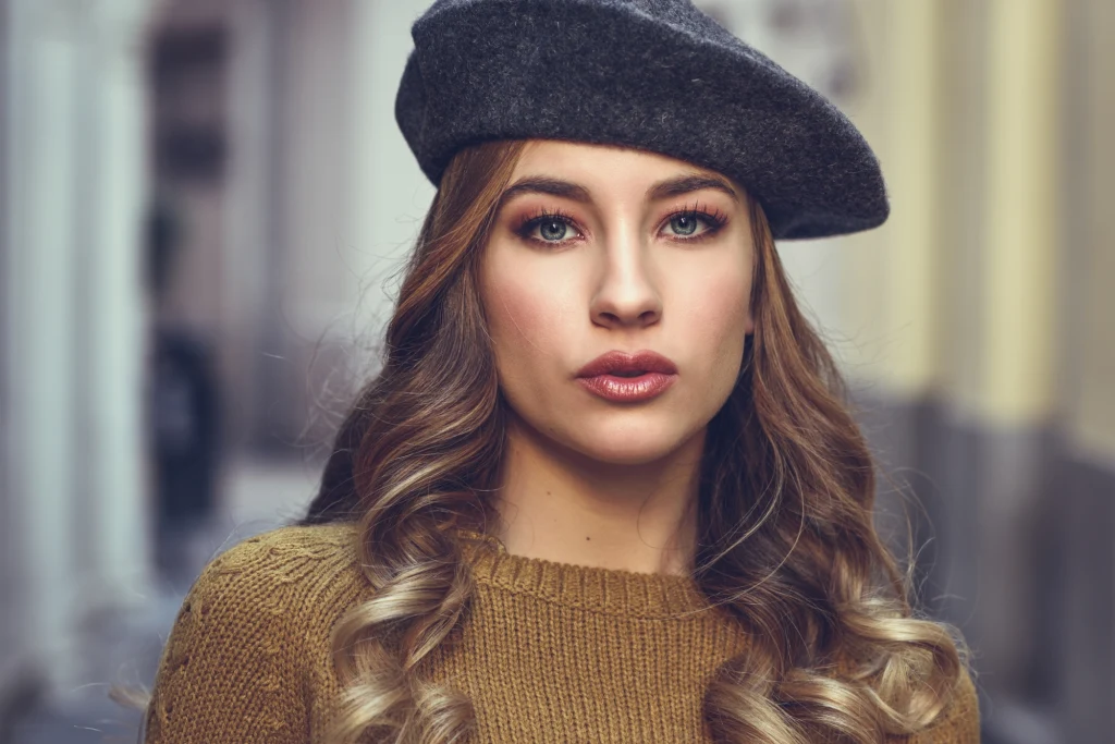 Modny beret to świetny dodatek do jesiennej stylizacji