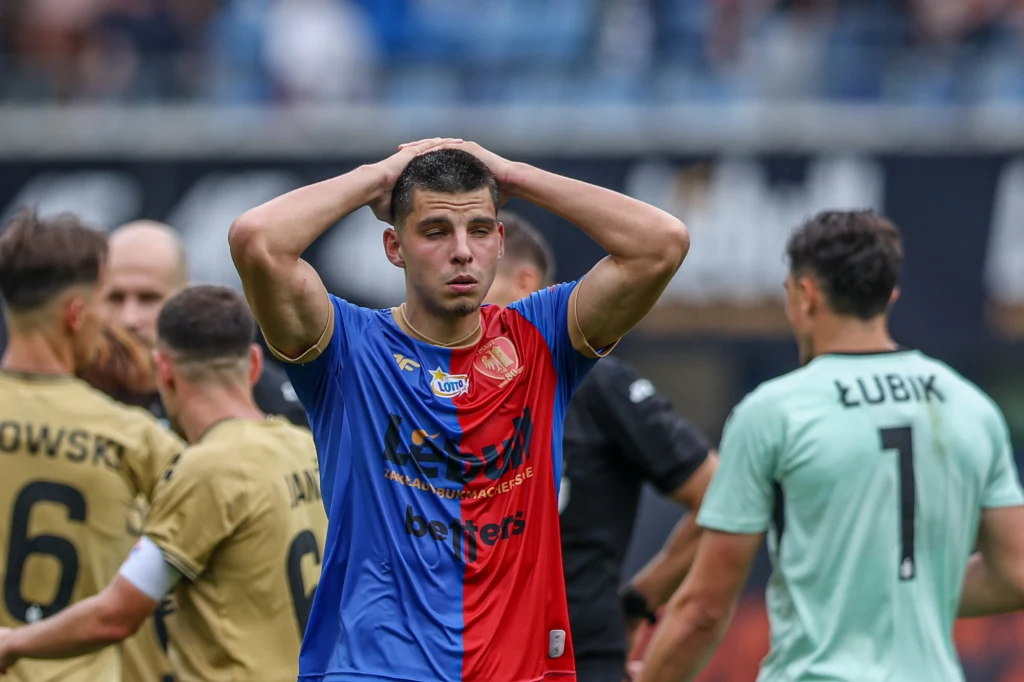 Piast Gliwice jest w tym momencie najsłabszym zespołem w Ekstraklasie. Lada moment może zmienić trenera Piast Gliwice jest w tym momencie najsłabszym zespołem w Ekstraklasie. Lada moment może zmienić trenera