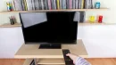Czarne szybciej się nagrzewa, ale to nie jedyny problem telewizorów. Które z nich niszczy słońce?