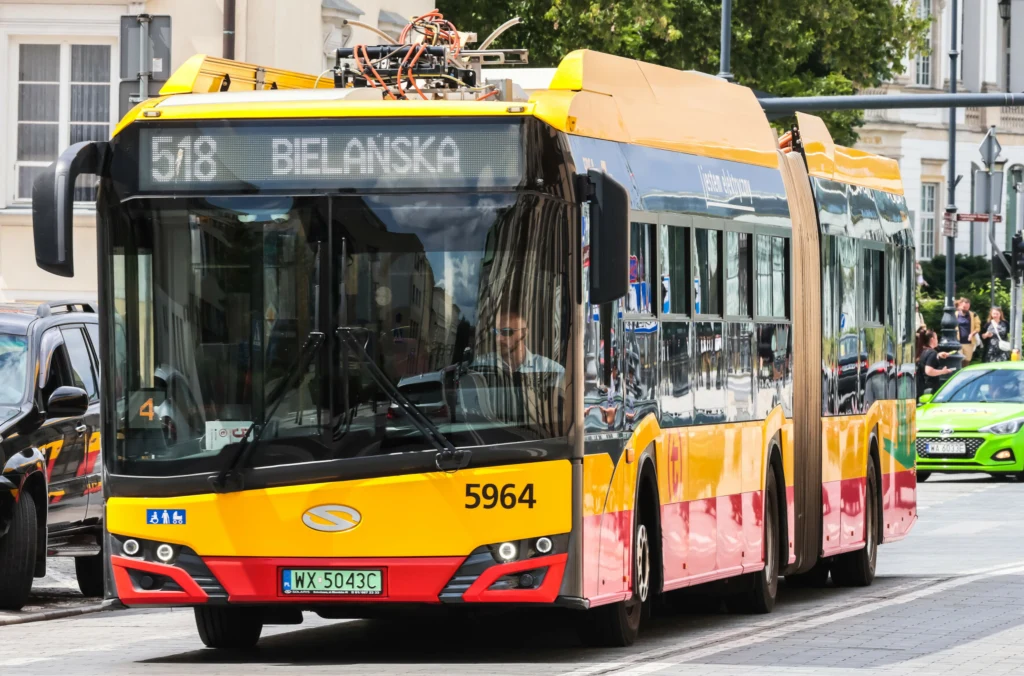 Warszawa inwestuje w kolejne autobusy elektryczne. 