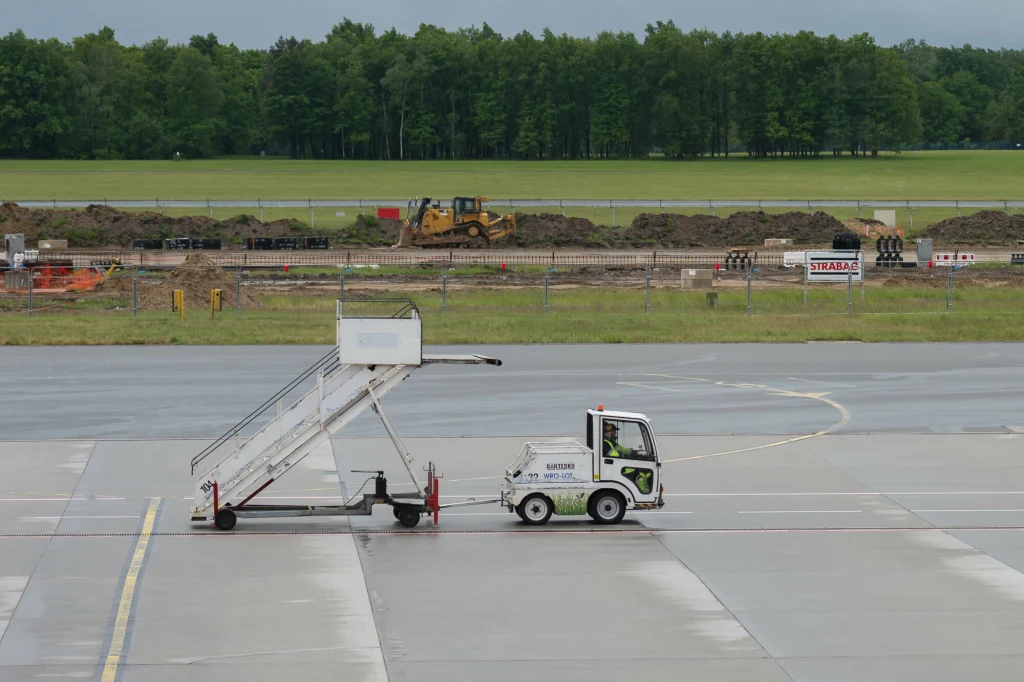 Lotnisko we Wrocławiu zostanie zamknięte na 40 dni - od 26 października do 4 grudnia 2025. Lotnisko we Wrocławiu zostanie zamknięte na 40 dni - od 26 października do 4 grudnia 2025.
