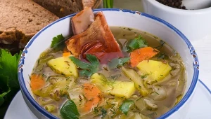 Jej smak zna każdy Polak. Zupa detoks oczyszcza wątrobę i usprawnia jelita