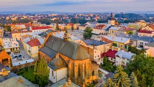 Nazywane jest "miastem szkła". Idealne miejsce na zwiedzanie bez tłumów