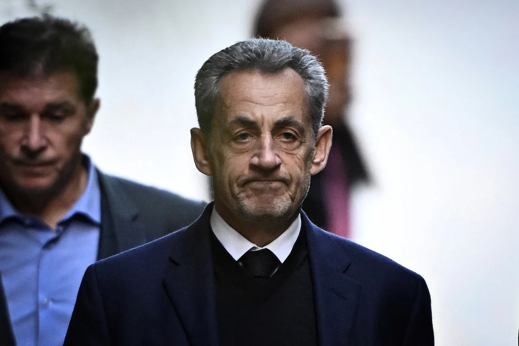 Nicolas Sarkozy otrzymuje w więzieniu groźby śmierci Nicolas Sarkozy otrzymuje w więzieniu groźby śmierci