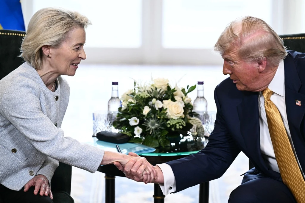 Przewodnicząca Komisji Europejskiej Ursula von der Leyen i prezydent Stanów Zjednoczonych Donald Trump