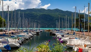 Dwa europejskie regiony podbiją serca turystów w 2026 roku. Rajskie plaże i alpejskie wioski