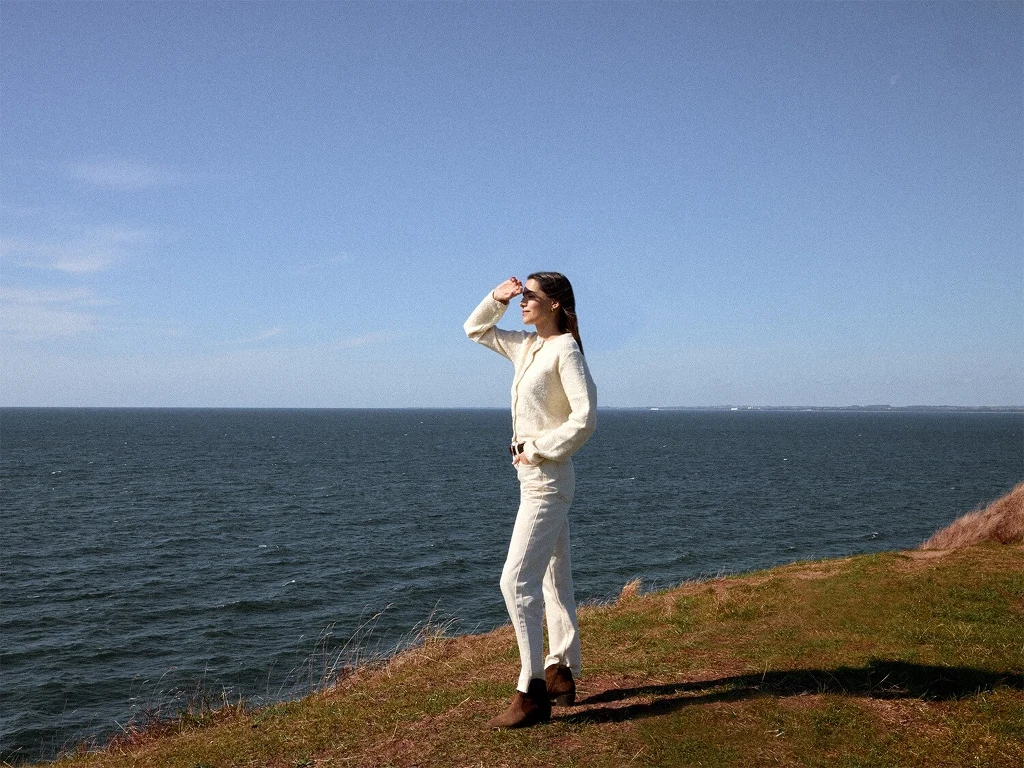 Botki to nie tylko nieodłączny element jesiennych stylizacji, ale również symbol kobiecej elegancji i praktyczności.