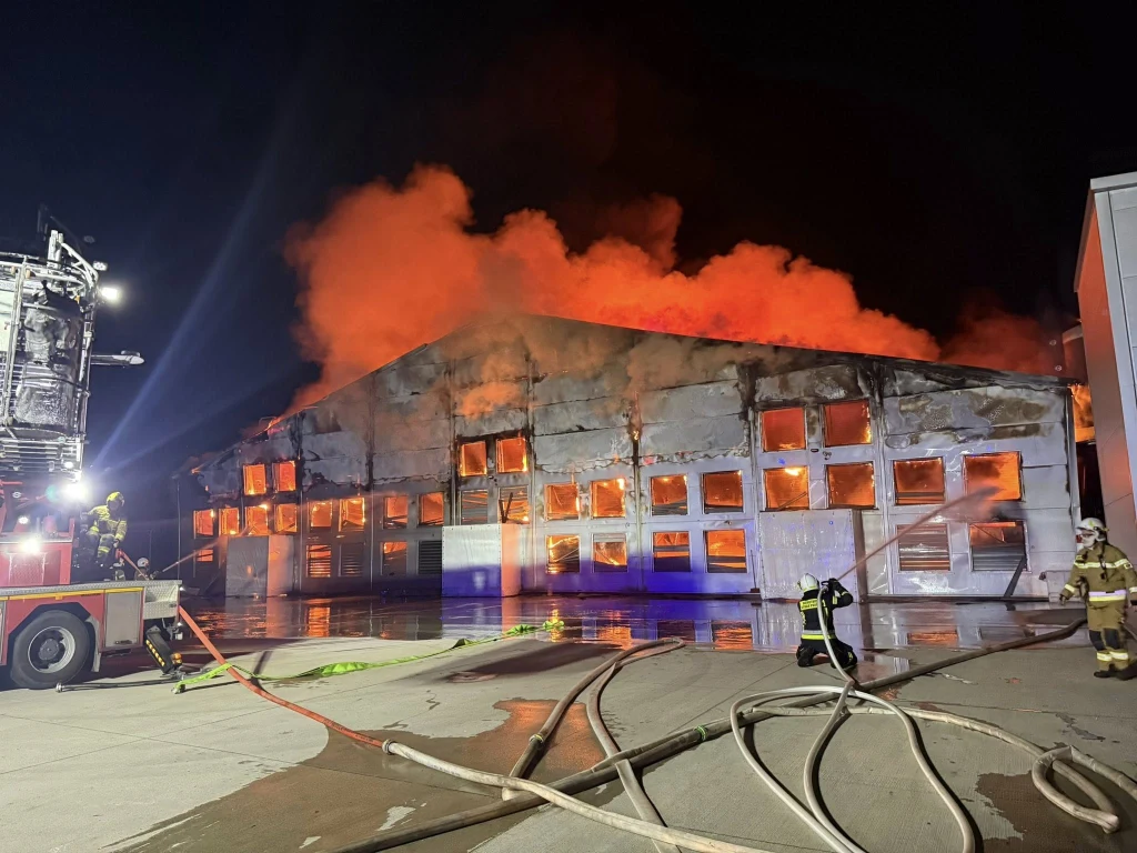 Pożar hali kurnika w Fałkowicach Pożar hali kurnika w Fałkowicach