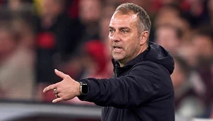 W Hiszpanii wrze. Nie czekali do rana. Hansi Flick traci resztki nadziei