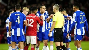 Koszmarny powrót Jana Bednarka do Anglii. Dwa karne i anulowany gol