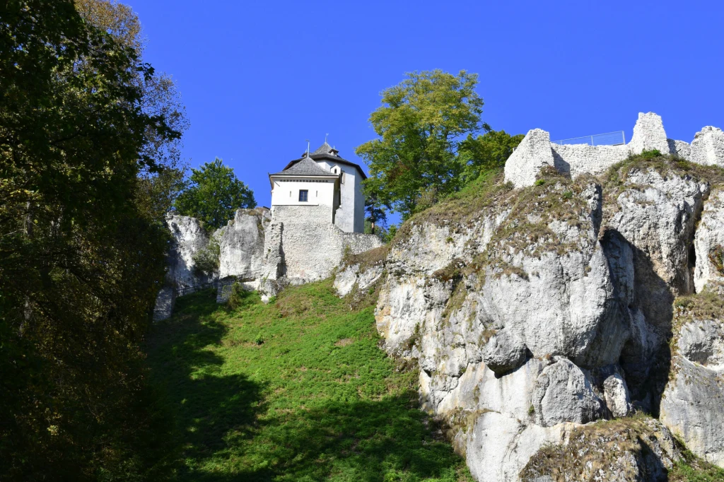 Zamek w Ojcowie już na pierwszy rzut oka pozwala wczuć się w atmosferę zamierzchłych czasów