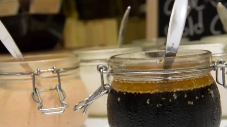 Ten dressing do sałatek jest niezwykle oryginalny w smaku