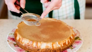 Najlepszy sernik na Wszystkich Świętych. Deser, który skradnie serca gości