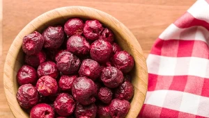 Liofilizowane wiśnie wyróżniają się wysoką zawartością błonnika, który wspiera prawidłową pracę jelit 