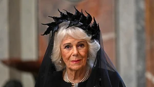 Camilla tak ubrała się na audiencję u papieża. Wzrok pada na jej głowę