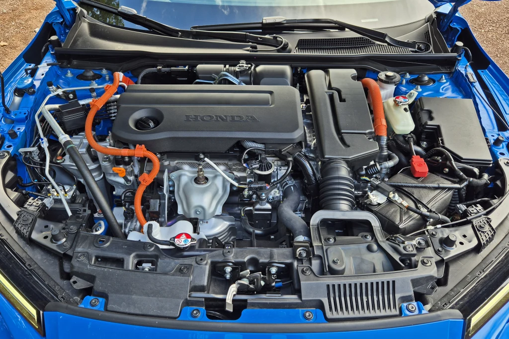 Pod maską Prelude pracuje 2-litrowa wolnossąca jednostka oraz silnik elektryczny i to on stanowi główne źródło napędu Honda Prelude