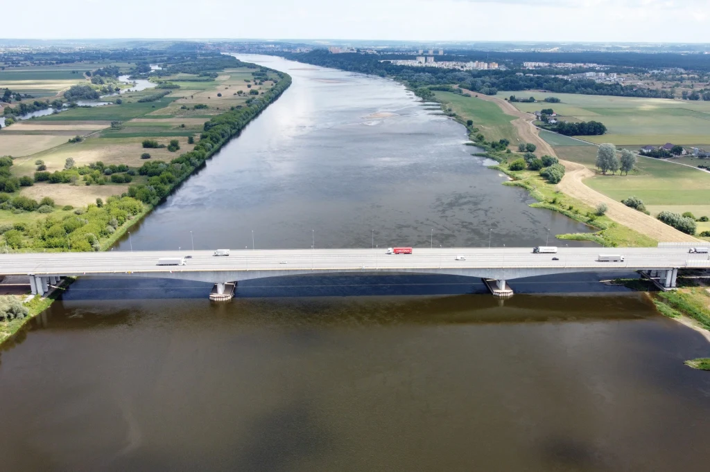 Najdłuższy most w Polsce jest na Wiśle w Rozgartach koło Grudziądza. Ma 1953,6 m długości.
