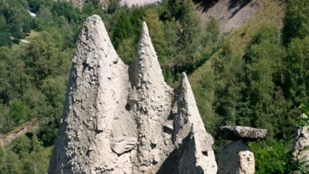 W Szwajcarii też zobaczymy piramidy. Zostały stworzone przez naturę 