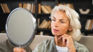 Powiedz jedną dobrą rzecz o sobie swojemu odbiciu w lustrze. Uruchomisz proces pozytywnych emocji w mózgu