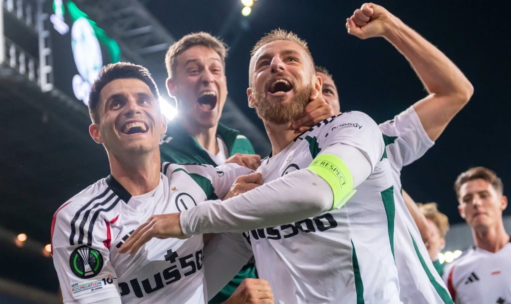 Z kapitańską opaską Rafał Augustyniak, bohater zwycięskiej konfrontacji z Szachtarem Donieck Z kapitańską opaską Rafał Augustyniak, bohater zwycięskiej konfrontacji z Szachtarem Donieck