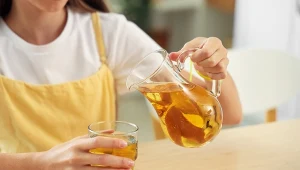 Szklanka wody z octem jabłkowym to prosty sposób na dobry poziom cukru po posiłku