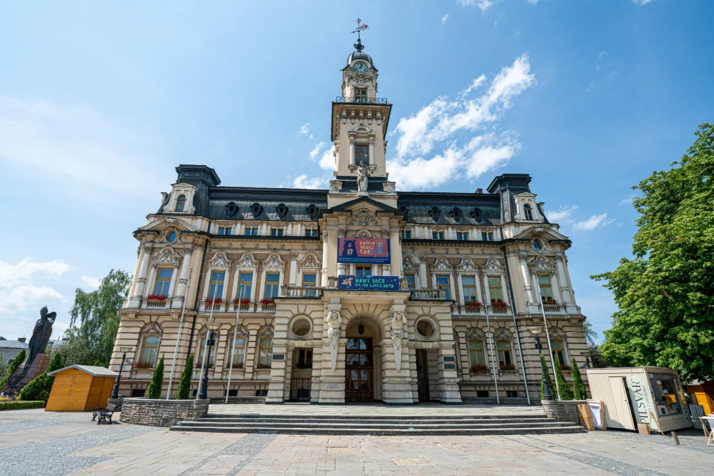 Prezydent Nowego Sącza i jego zastępca usłyszeli zarzuty, na zdj. ratusz Prezydent Nowego Sącza i jego zastępca usłyszeli zarzuty, na zdj. ratusz