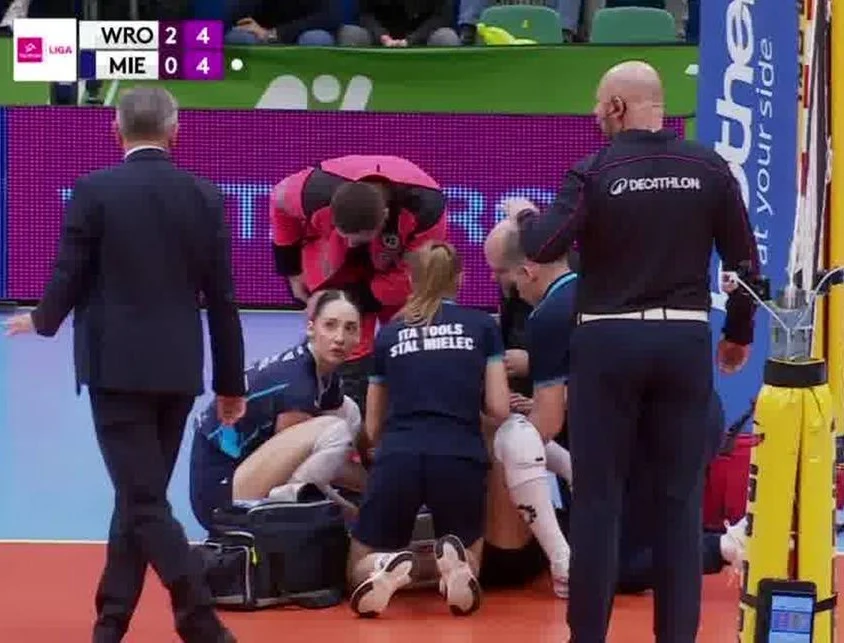Marta Pamuła w meczu Stali Mielec z #Volley Wrocław doznała groźnie wyglądającej kontuzji kolana Marta Pamuła w meczu Stali Mielec z #Volley Wrocław doznała groźnie wyglądającej kontuzji kolana