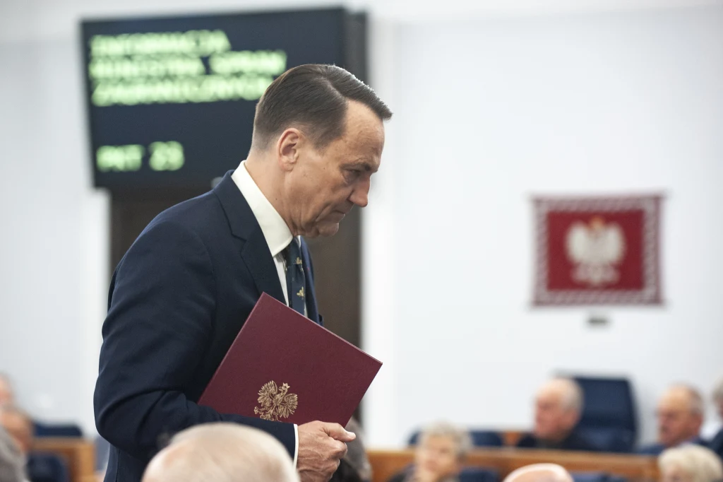 Minister spraw zagranicznych Radosław Sikorski w Senacie Minister spraw zagranicznych Radosław Sikorski w Senacie