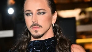 To jednak nie były plotki o Michale Szpaku. Zaczął całować. I to kogo