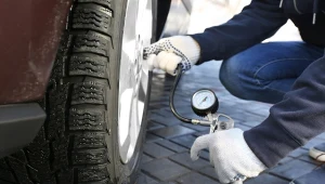 Jakie ciśnienie w oponach zimowych? To zależy od auta i temperatury