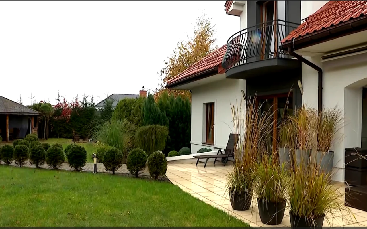 Gwiazdy mogą się pochwalić rozległym ogrodem, o który sami dbają