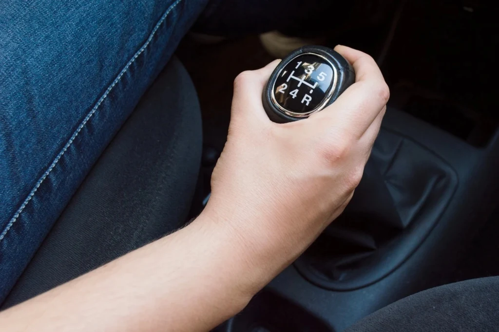 Jakie nawyki przyspieszają zużycie skrzyni biegów? Jakie nawyki przyspieszają zużycie skrzyni biegów?