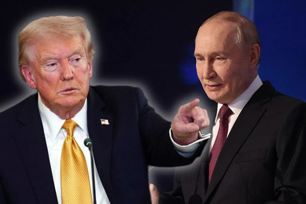 Donald Trump: Nie spotkam się z Władimirem Putinem, dopóki nie będę wiedzieć, że zawrzemy umowy ws. pokoju w Ukrainie Dwóch mężczyzn w garniturach, jeden w żółtym krawacie przy mikrofonie, drugi wskazuje palcem. Tło ciemne, postacie wyraźnie odseparowane światłem.