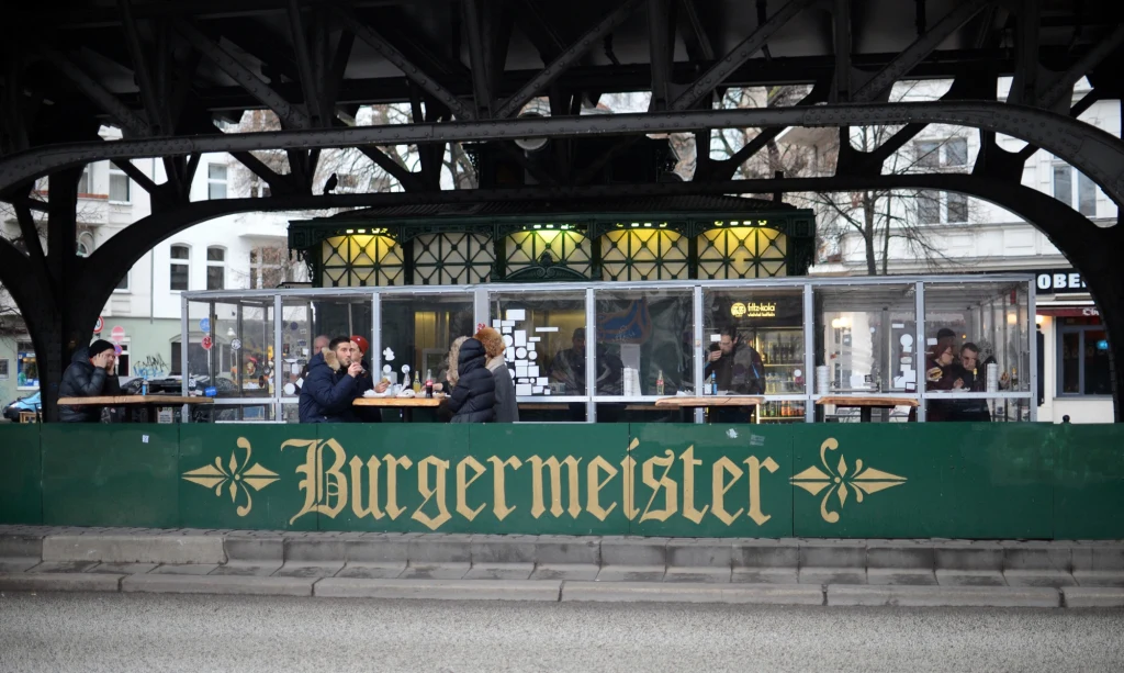 Wywodząca się z Berlina sieć burgerowni Burgermeister wchodzi do Polski