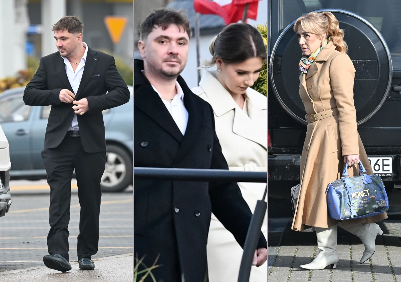 Daniel Martyniuk, Danuta Martyniuk Trzy osoby ubrane elegancko, mężczyzna w czarnym garniturze, kobieta w jasnym płaszczu oraz kobieta w beżowym płaszczu i białych butach. W tle zaparkowane auta i fragment ulicy.