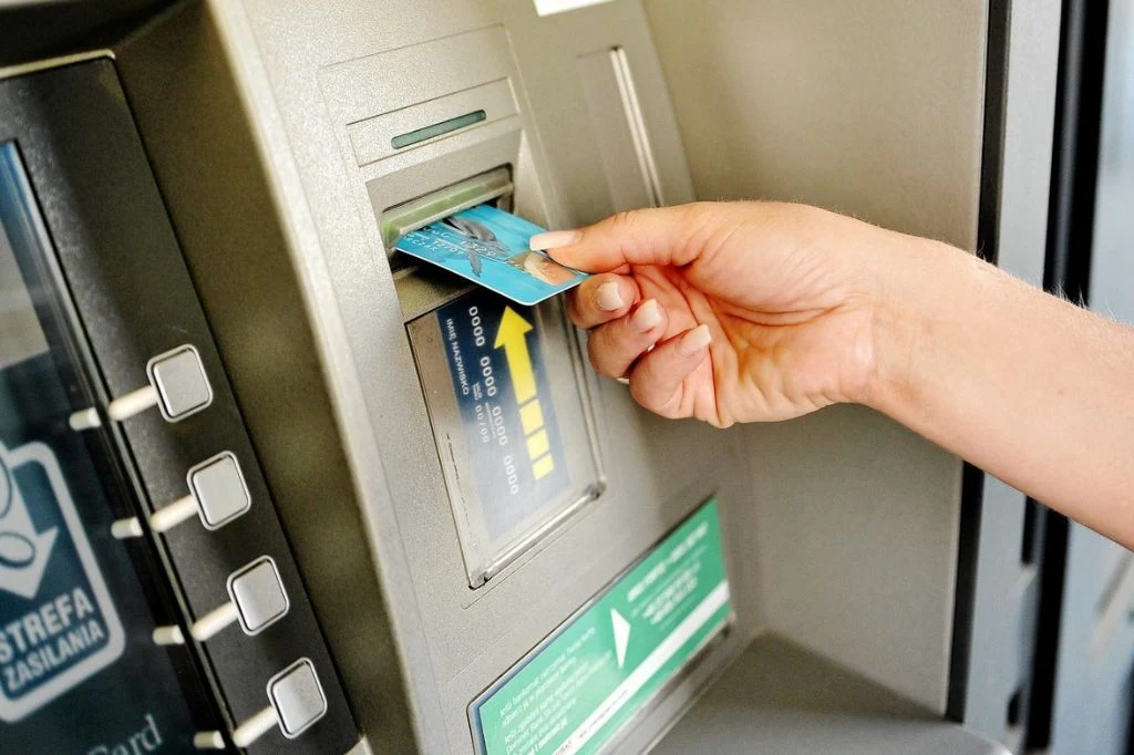 Klientom jednego z banków znikają pieniądze z kont. Sprawą zajmuje się policja, zdj. ilustracyjne Klientom jednego z banków znikają pieniądze z kont. Sprawą zajmuje się policja, zdj. ilustracyjne