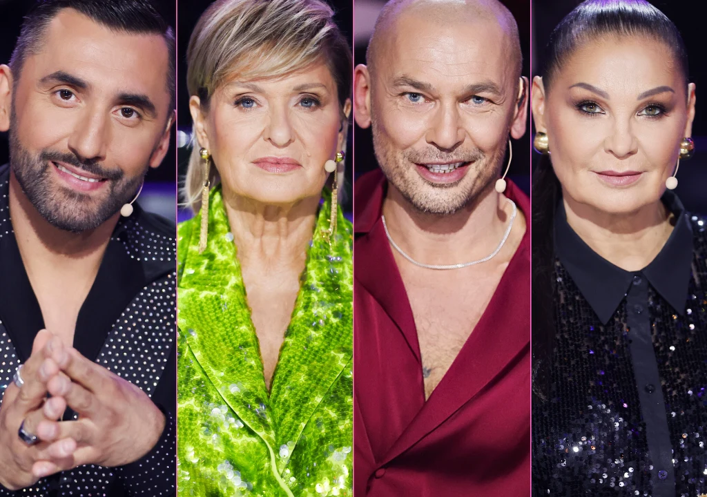Taniec z gwiazdami - Rafał Maserak, Ewa Kasprzyk, Tomasz Wygoda, Iwona Pavlović Cztery osoby w średnim wieku siedzą obok siebie, mają zapięte mikrofony na uszach, są elegancko ubrane i patrzą wprost do obiektywu. Każda osoba ma indywidualny styl ubioru, a ich tło jest rozmyte.