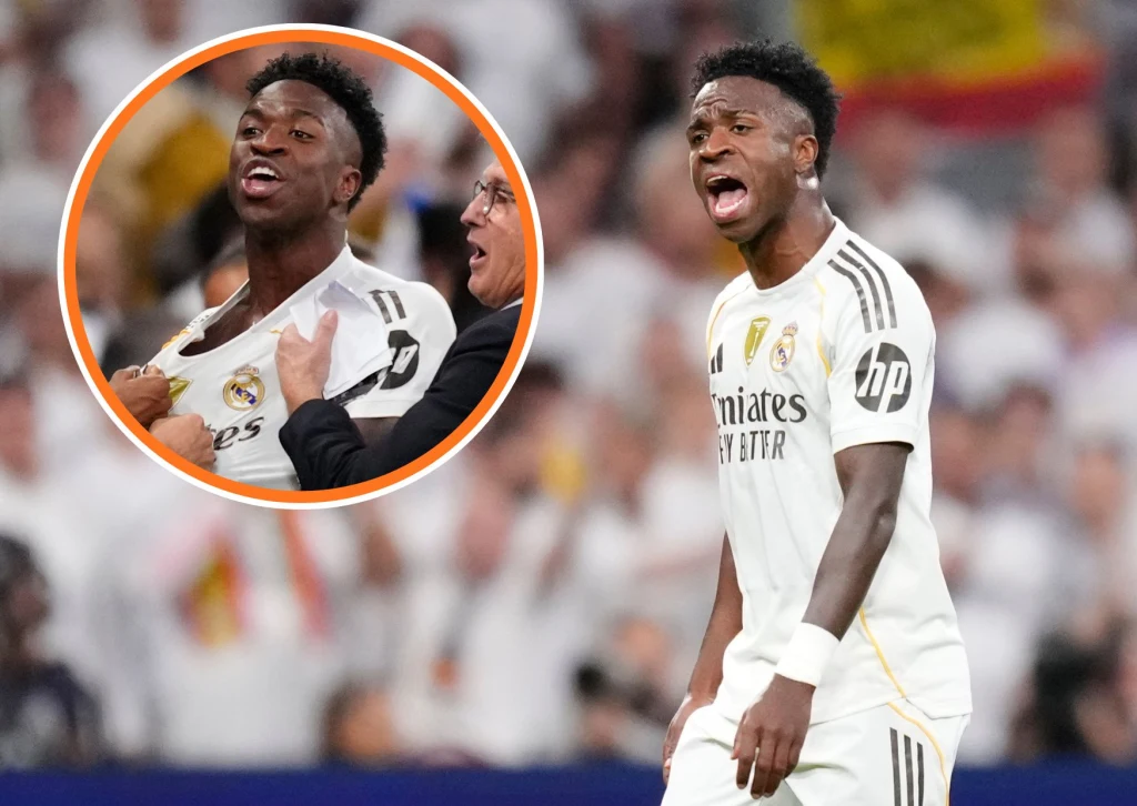 Zawodnik w białym stroju piłkarskim z logo Realu Madryt wykrzykuje coś pośród tłumu na trybunach, obok w kółku pokazana jest emocjonalna sytuacja, gdy ktoś łapie go za koszulkę.