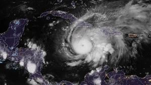 Najwyższy stopień zagrożenia. Niszczycielski huragan zbliża się do lądu