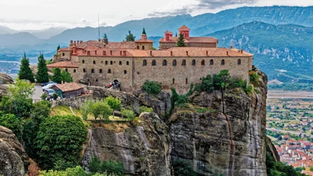 Meteory w Grecji - niesamowity cud natury i inżynierii 